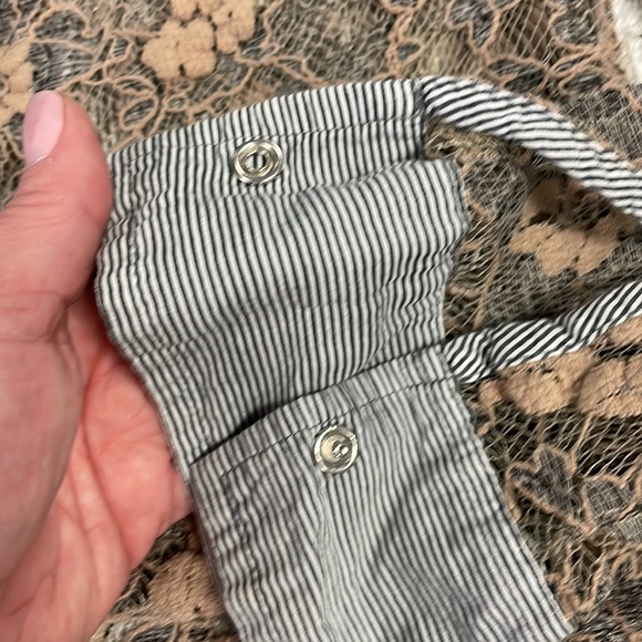 BKE crochet lace snap button top - Picture 5 of 6